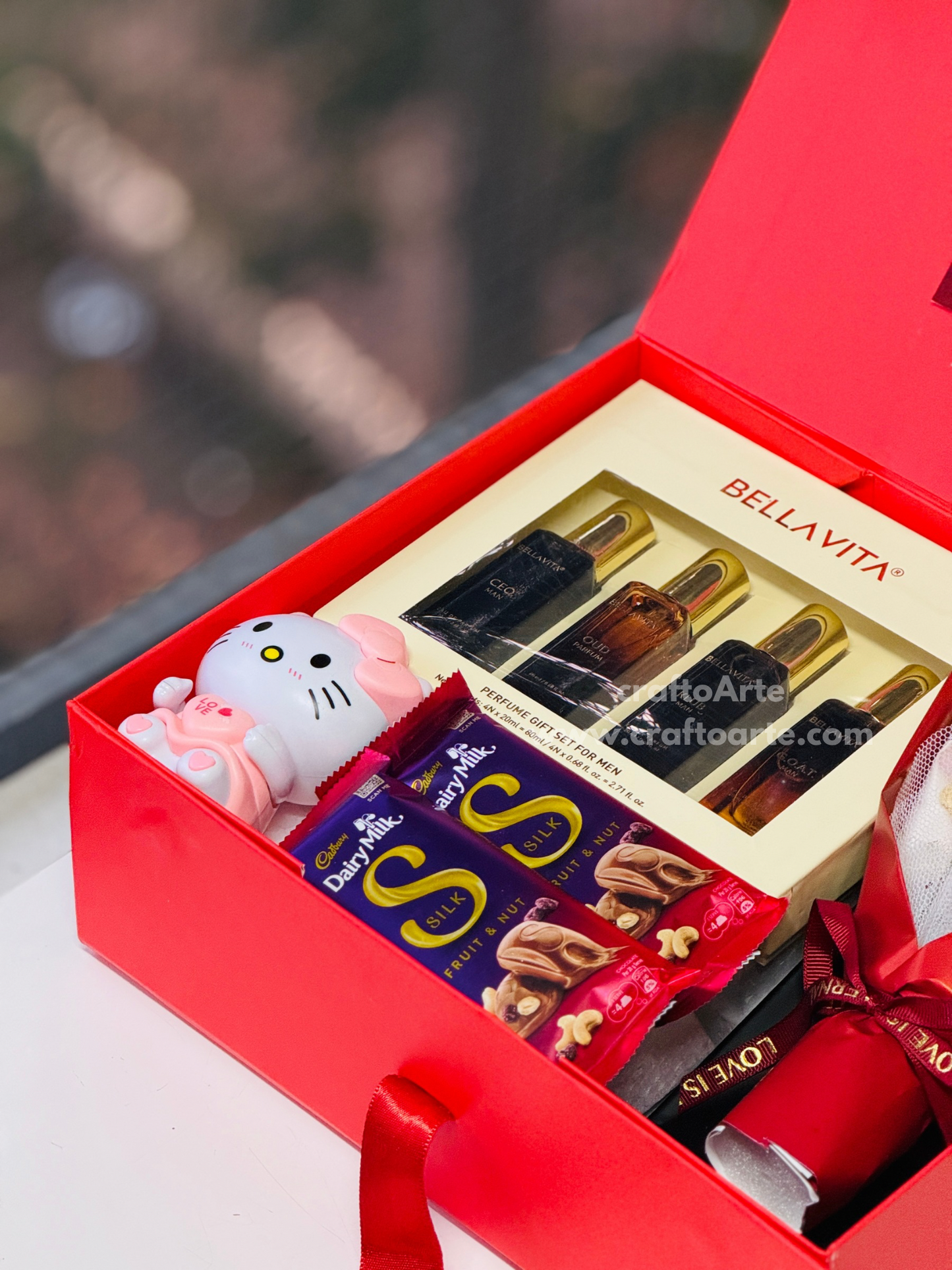 ബെല്ല വീറ്റ പെർഫ്യൂം സെറ്റ്, ഡയറി മിൽക്ക് സിൽക്ക് &amp; റോസ് ബൊക്കെ എന്നിവയുള്ള വാലന്റൈൻസ് ഡേ ലക്ഷ്വറി ഗിഫ്റ്റ് ഹാംപർ ബോക്സ്