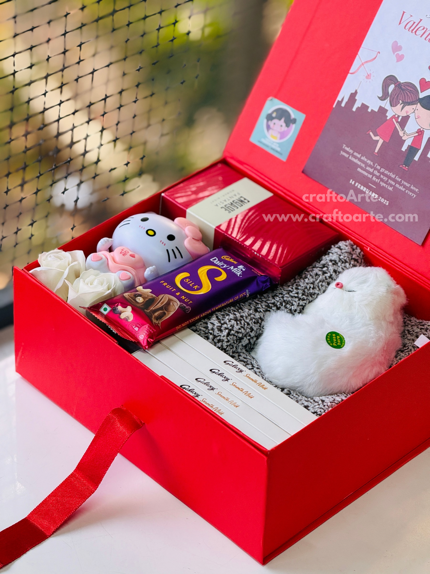 വാലന്റൈൻസ് ഡേ ക്യൂട്ട് സർപ്രൈസ് ഗിഫ്റ്റ് ഹാംപർ ബോക്സ്, ചോക്ലേറ്റുകൾ, സോഫ്റ്റ് ടെഡി, ഗ്രീറ്റിംഗ് കാർഡ് &amp; മിനി ടോയ്